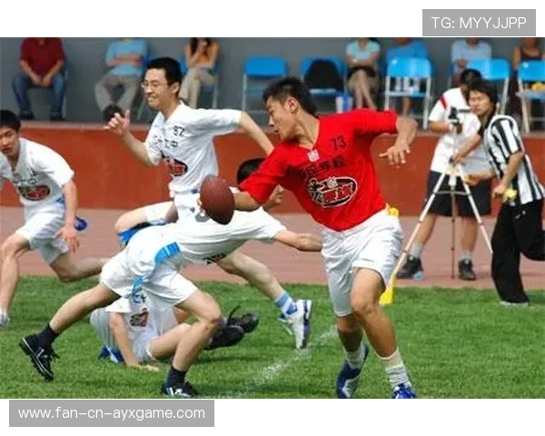 “腰旗式美式橄榄球:竞技新趋势在成都七中东部赛场燃爆” “腰旗式美式橄榄球:竞技新趋势在成都七中东部赛场燃爆”